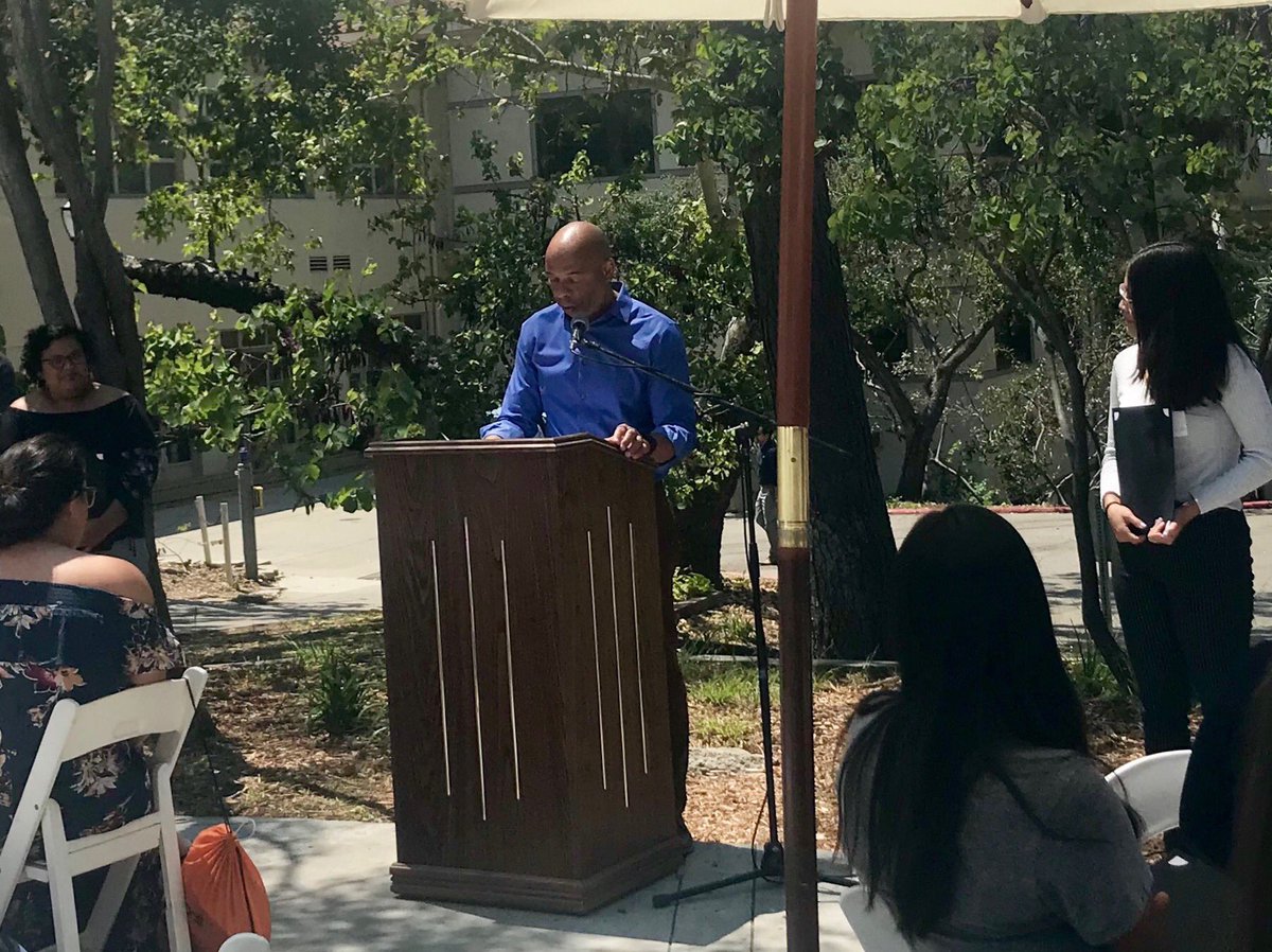 robflot's tweet photo. Delighted to present the Dean's Awards at today's Student Affairs Leadership Awards ceremony @Occidental https://t.co/hDdFmu9mXM