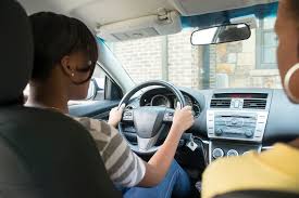 MSInsuranceDept's tweet photo. The more the merrier the more the scarier. The risk of a fatal crash goes up in direct relation to the number of teens in a car. #TeenDrivers April is #DistractedDrivingMonth #KeeptheRoadCode #MikeChaney https://t.co/GbzkdgYsvJ