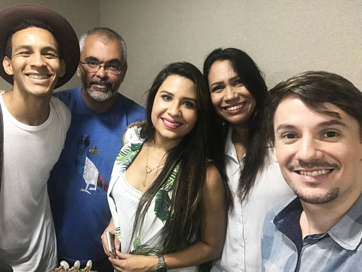 bandagerados's tweet photo. Nosso vocalista @Rodrigo_Gerados participou hoje do programa "Cupcake com Cereja", apresentado pela cantora Daiani Alves. Foi top!

#geradosparaadorar #rádio #cupcakecomcereja #music #praise #worship #singer #vocalist #gospel #gospelmusic #boatarde #rj https://t.co/KDNiFeRQPb