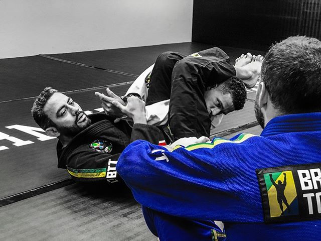 BTTBermuda's tweet photo. It’s all in the details! Professional instruction for your #MartialArts and #Fitness journey - contact us for details!
#Bermuda #BTTBermuda #BrazilianTopTeam #BTT4Ever #MuriloBustamante #BJJ #BrazilianJiuJitsu #SubmissionGrappling #NoGi #MMA #Boxing #Mua… https://t.co/kpC9bpWhUK https://t.co/HyOk5urEVP
