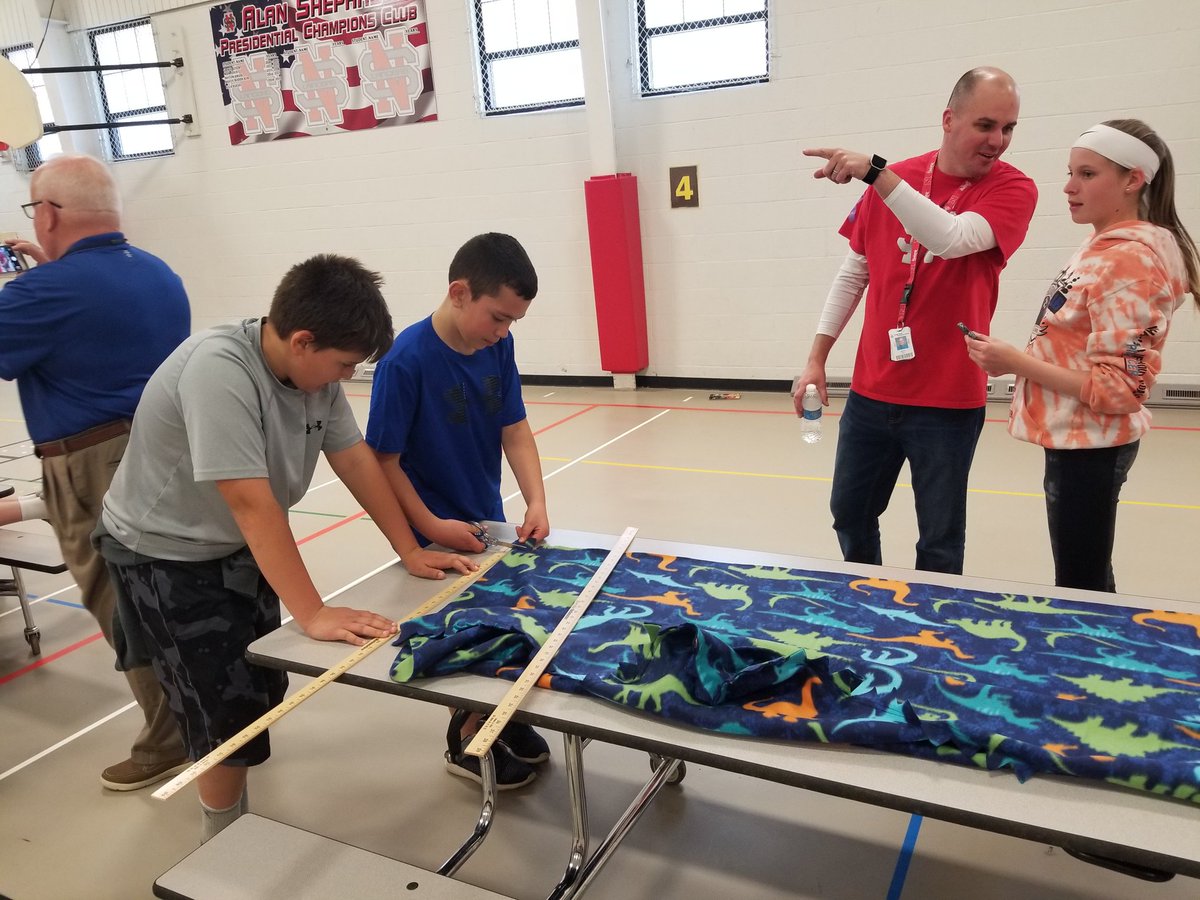NorthScottASES's tweet photo. 5th graders... #projectjack blankets for Stead Family Hospital. #iowarealtorsassociation https://t.co/Py7gErBcU6