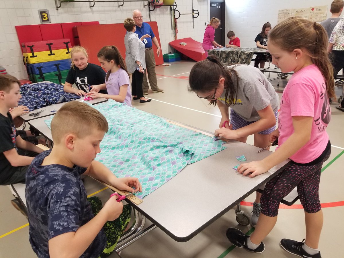 NorthScottASES's tweet photo. 5th graders... #projectjack blankets for Stead Family Hospital. #iowarealtorsassociation https://t.co/Py7gErBcU6