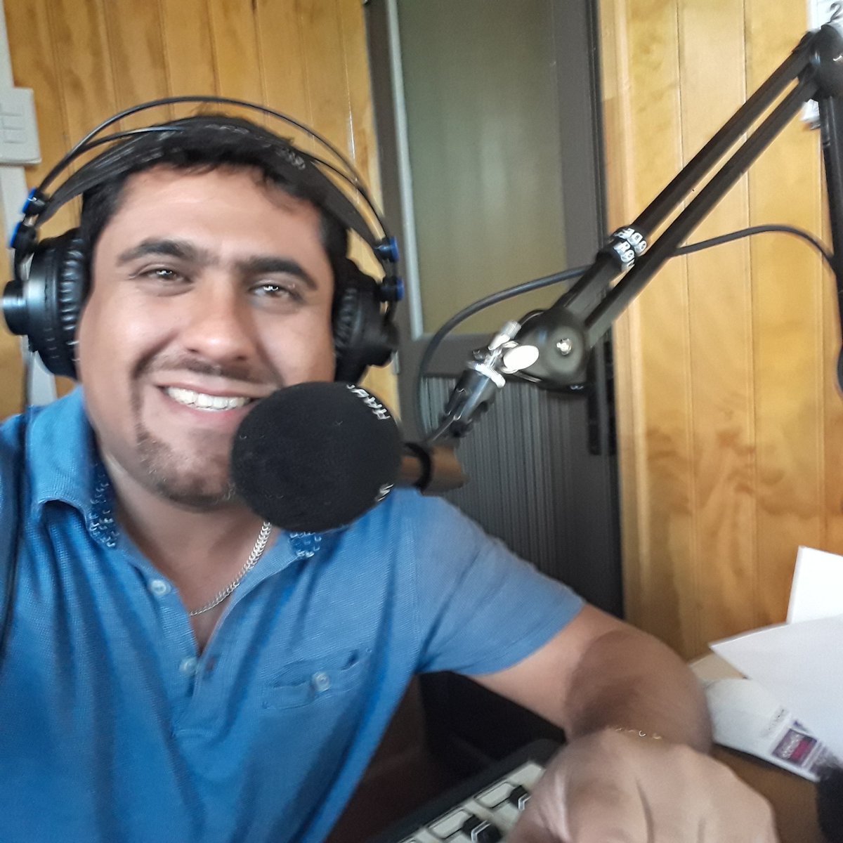 MauroVallenar's tweet photo. Thank People !! Una edición más del #EstadoNacionalRA  de @amigavallenarfm Tercera Temporada Programa #36 y vamos x + !! #HombreDeRadio #MusicaChilena @enradioamiga https://t.co/GSDAhYJWfA