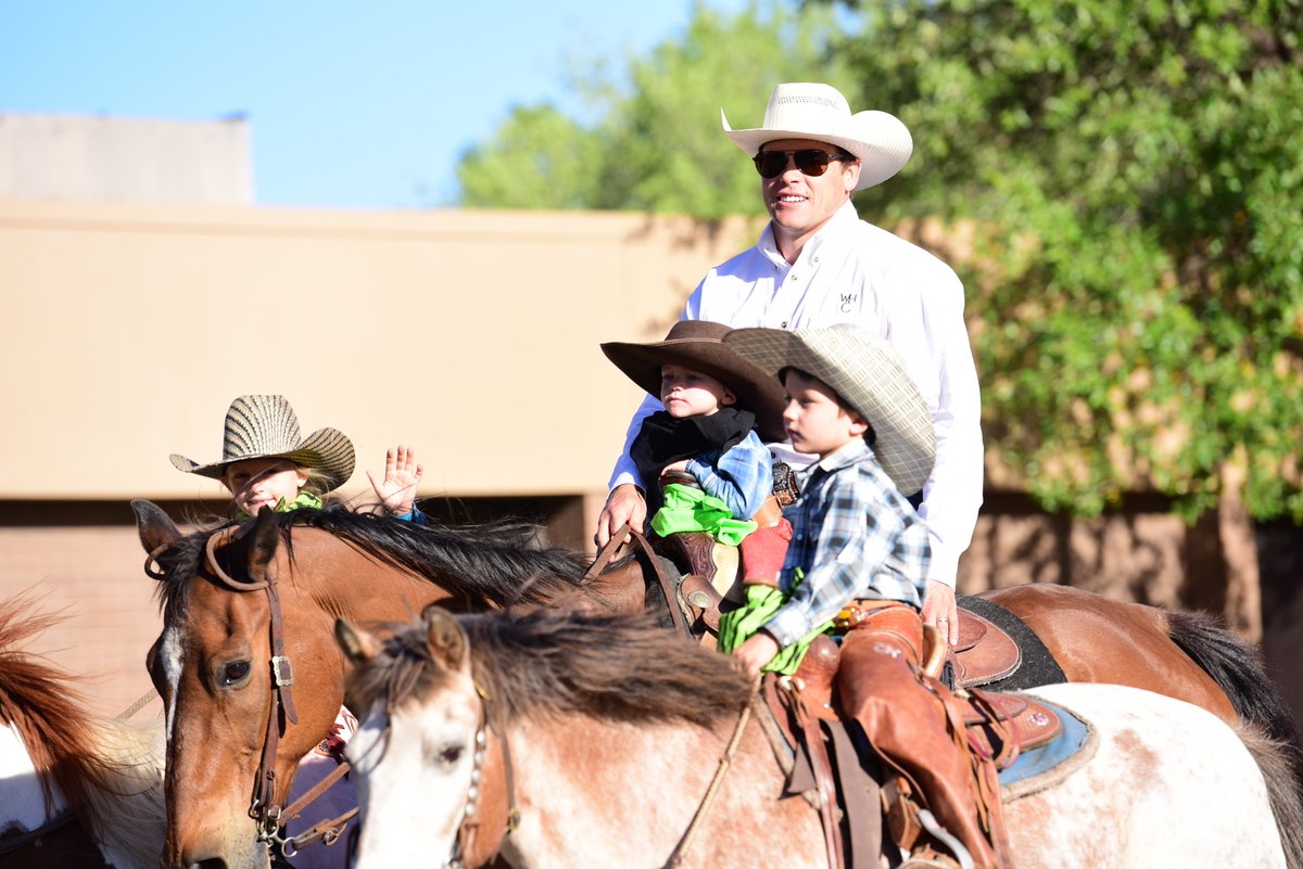 Wagons, riding clubs, antique cars and tractors, bands and floats all sport a western theme in this colorful display. Anyone who is interested in entering please click on the link below!
westernheritageclassic.com/events/2018/pa…