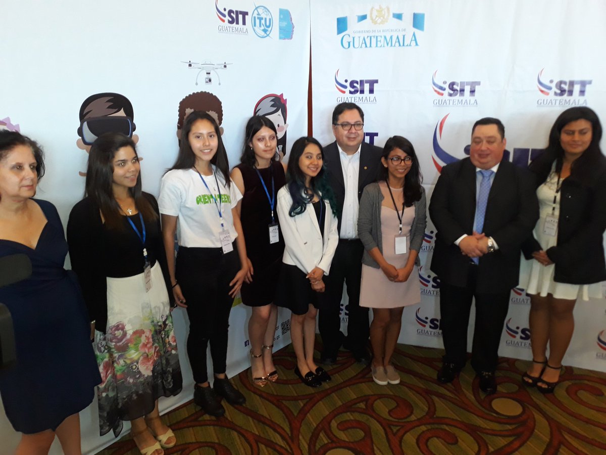 vinicioramirez's tweet photo. Entre las acciones que se han tomado por 5 jóvenes, están crear programas sociales de apoyo a los guatemaltecos y visitas a hogares de personas de la tercera edad.
Ello como parte del Día Internacional de las niñas en las TIC. 

#GirlsInICT #girlsinct #guatemala https://t.co/w8mYW17d90