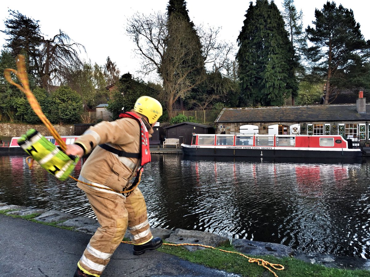 LinlithgowFire's tweet photo. Our firefighters train for every type of incident. #waterrescue #sfrs #notjustfires #keepingscotlandsafe #firefighter #hereforyou https://t.co/0Tjh0I95jB