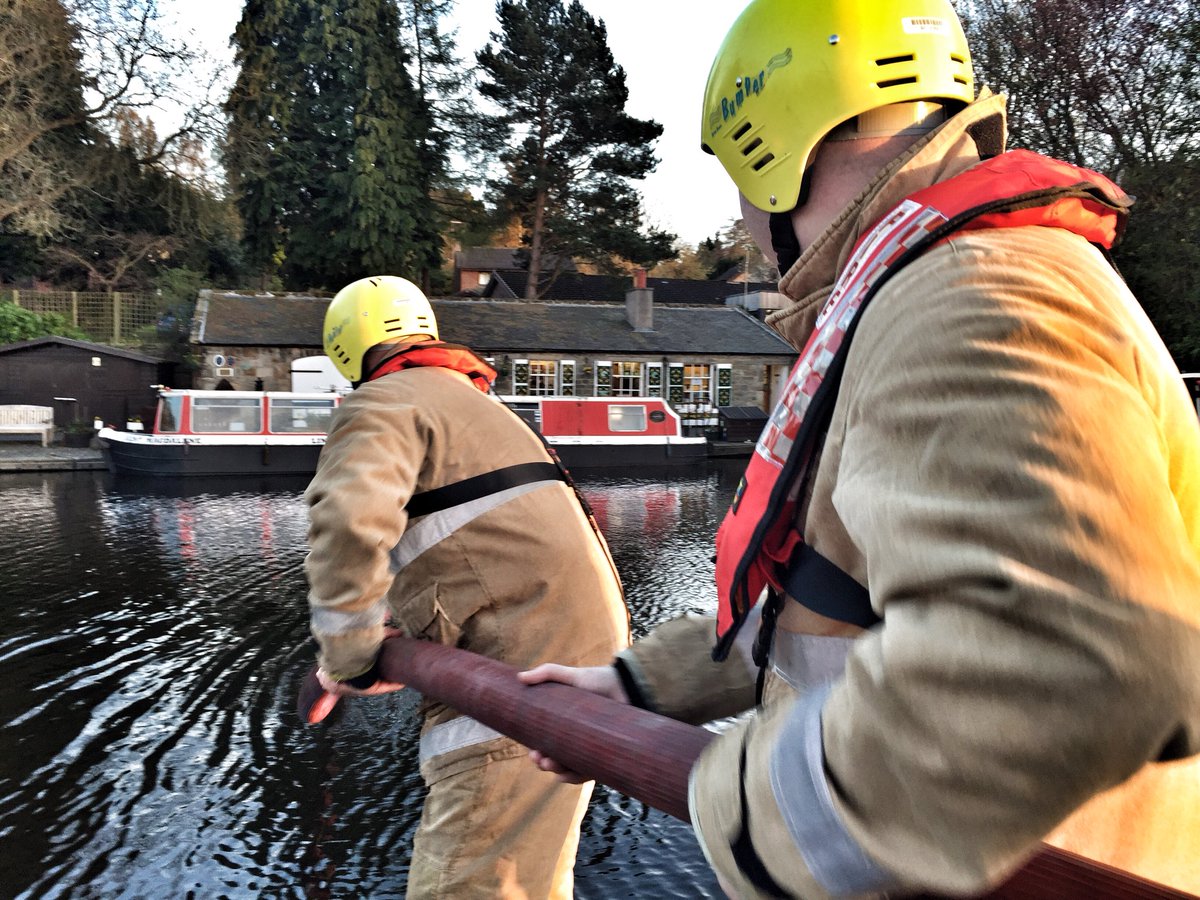 LinlithgowFire's tweet photo. Our firefighters train for every type of incident. #waterrescue #sfrs #notjustfires #keepingscotlandsafe #firefighter #hereforyou https://t.co/0Tjh0I95jB