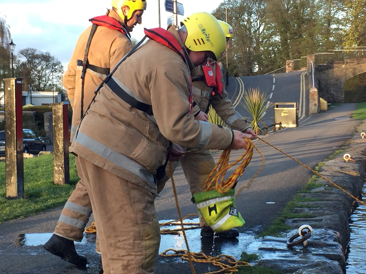 LinlithgowFire's tweet photo. Our firefighters train for every type of incident. #waterrescue #sfrs #notjustfires #keepingscotlandsafe #firefighter #hereforyou https://t.co/0Tjh0I95jB