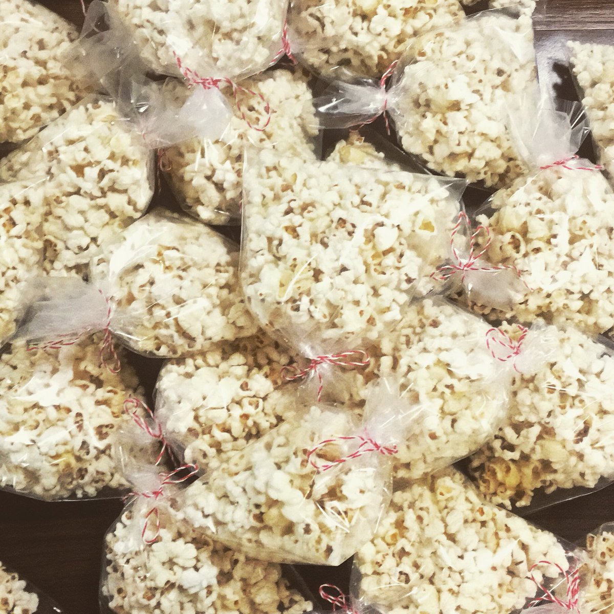 TransySAB's tweet photo. To get everyone excited for Spring Fling tomorrow evening, SAB members will be handing out small bags of popcorn in Alumni Plaza tomorrow morning at 11:00! 
So Come one, Come all tomorrow evening from 9-12 in Back circle! 
🍿🍿🎪🎡🎠🍿🍿 https://t.co/YhiX59H6y9