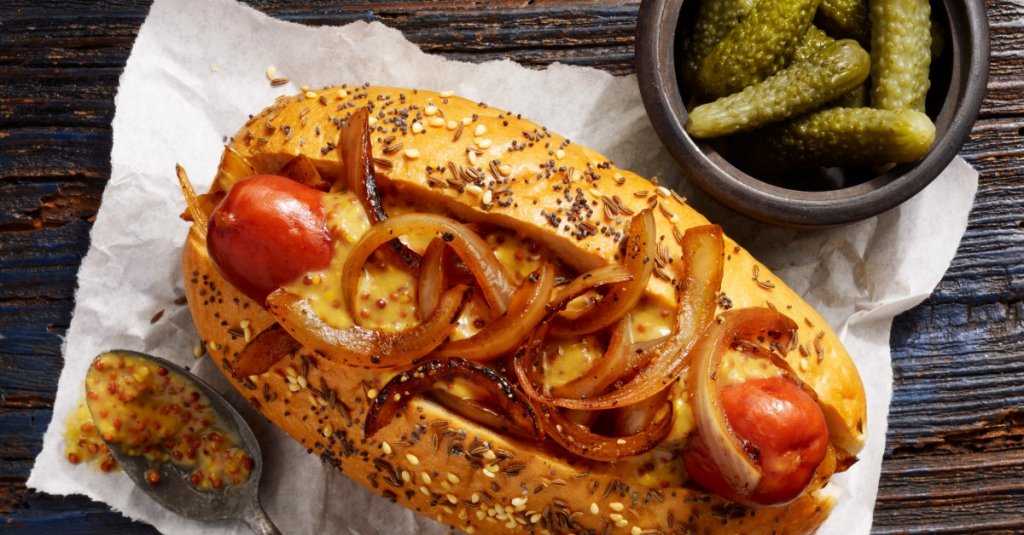 The 10 Best Ways to Make a Hot Dog at Your Next BBQ mensjournal.com/food-drink/the…