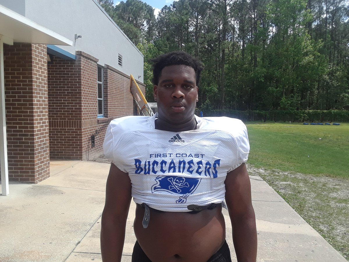 dreamkingfilmz's tweet photo. #2019 LG/T Jacolby Evans - leader of the OLine
2.8GPA - 4year starter
Very Dominate and Powerful up front in the run game. Lead runner on pulling all plays.
25 career pancakes. #SaturdayPlayer
First Coast Bucs #Spring2K18 https://t.co/3MezAobNfy