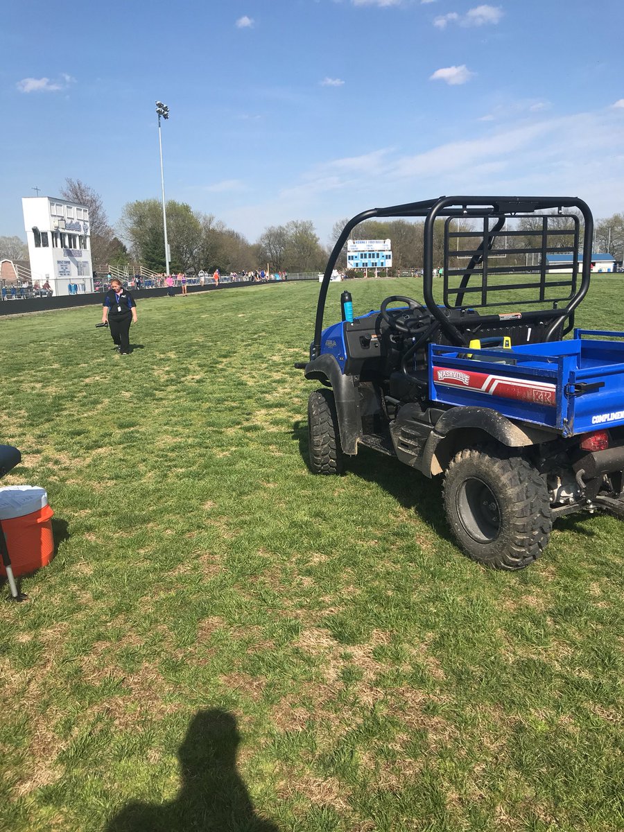 GingerbeardATC's tweet photo. Nashville Girl Track Invite this afternoon. Holding fornse fast times today, and just sore legs. #MileSplitIL @The_SIRR_Conf @memhosp @MMG_SportsMed https://t.co/cElE2sTLv1