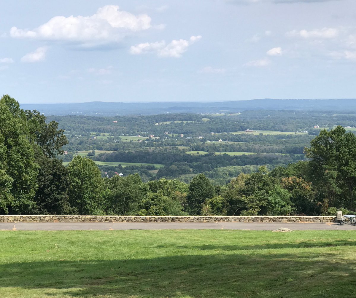 i_amcaroltaylor's tweet photo. u know when the glasses are AWESOME that the beer & view has 2B even better 🐻🍺 can't wait for the opening, these will look better full !! #bearchasebrew https://t.co/RyThROUlgg
