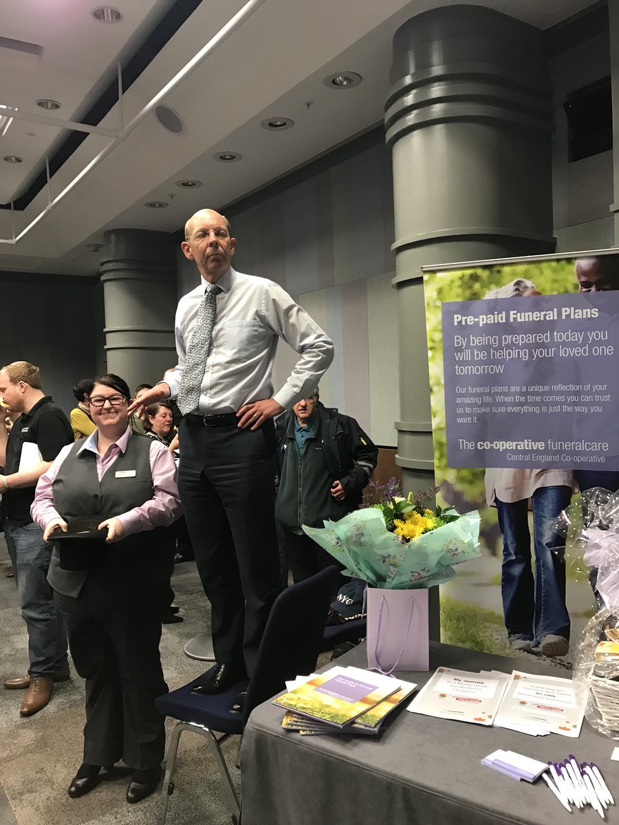KiranBhogal1's tweet photo. It’s that time of year again!!!!
#membersmeetingbhamicc £145 raised for #dementiaUK @MikeTaaffe  @MartynCheatle @Ruscoeshani @crute_k @GallieAmanda https://t.co/GJjCdzr4Vh