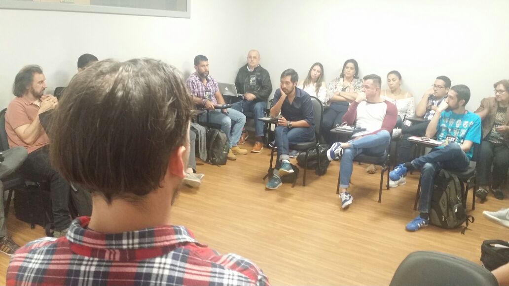 TerciarioTAMABA's tweet photo. Nuestro alumno Sebastián Cantisano exponiendo sobre el Proyecto Regional de Grabación ante los directivos de #ALAEMUS 

#TAMABA #CLAEM2018 #ALAEMUS #Sonido #Producción https://t.co/v6ywKtb2Wa