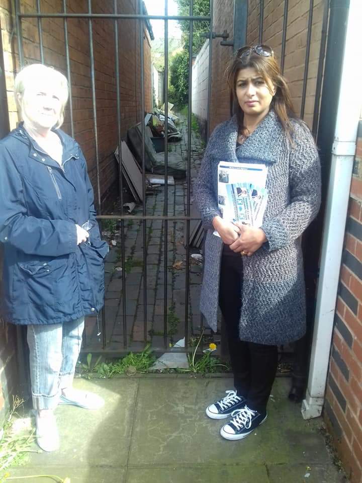 RajForNEW's tweet photo. Bulky rubbish in and around people's homes, it upsets me and I cannot express how residents feel. Change is required, together with the support and votes from the residents I will tackle these issues.#RajForNew #Birmingham #Conservatives #unhappy #Womanonamission #women2win https://t.co/4zbiefCjZ3