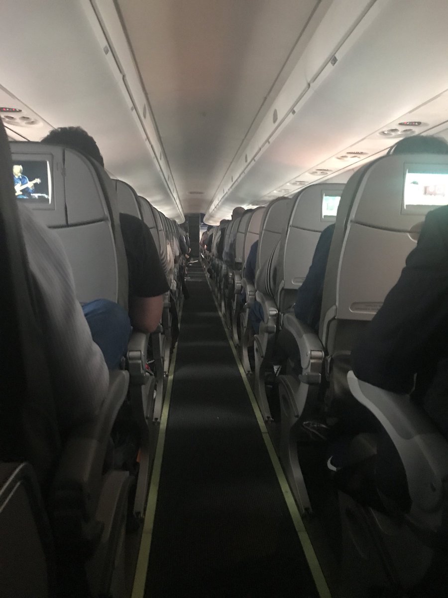 kccorea_06's tweet image. Providing that excellent JetBlue Inflight Service to our Wonderful Customers from Boston to Charlotte!

Come Fly With Us! 

#jetblue #jetbluesofly #inflightservice #inflight #flyjetblue #clt #bos #jetblueairways #professionalcabincrew #inflightcrew #