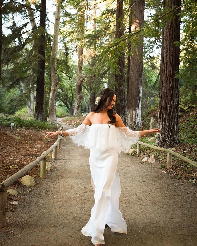 SBIndyNews's tweet photo. Our annual Wedding Resource Guide is out in stands today! It’s blooming with inspiration and ideas to consider for your unique wedding. Link in bio for the online version 💕
📸: @carlyotnessphoto
#sbindy https://t.co/gzUMPXojiP https://t.co/0oNCOhL20J