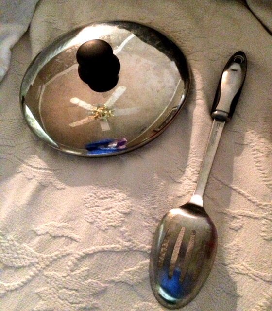 HeatherFHunt's tweet image. Throw Back Thursday. Sophisticated nighttime-call-for-help system on 1st night home from #transplant #surgery. When you no longer have a call button. And you’re a little nervous. Clever. Cheap. Loud. 🤷🏻‍♀️ #SurgeryTips #PatientCare