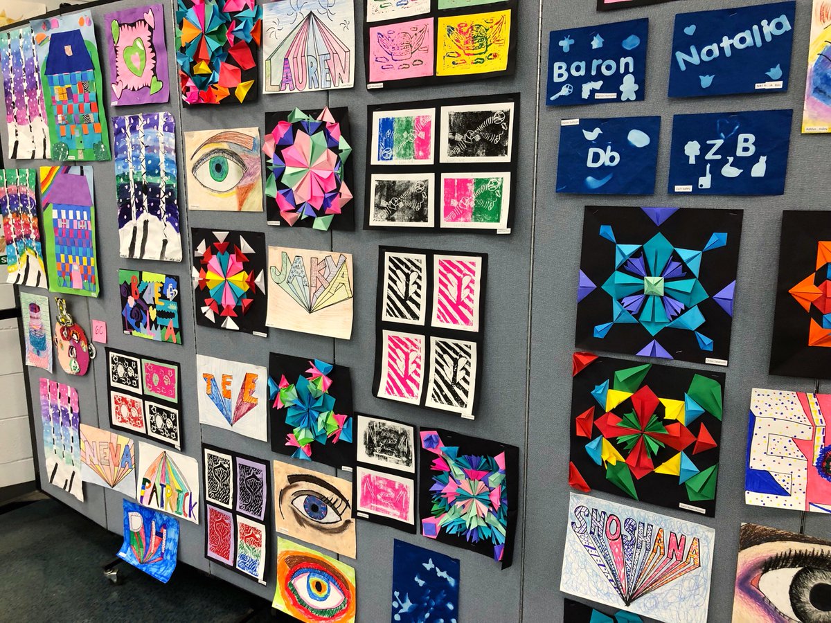 Come view over 1,300 artworks on display at Briarwood's open house tonight from 6:00-7:30pm! #smsdart @BriarwoodElem @Bulldogs512 #smsdartmatters #oursmsdstory