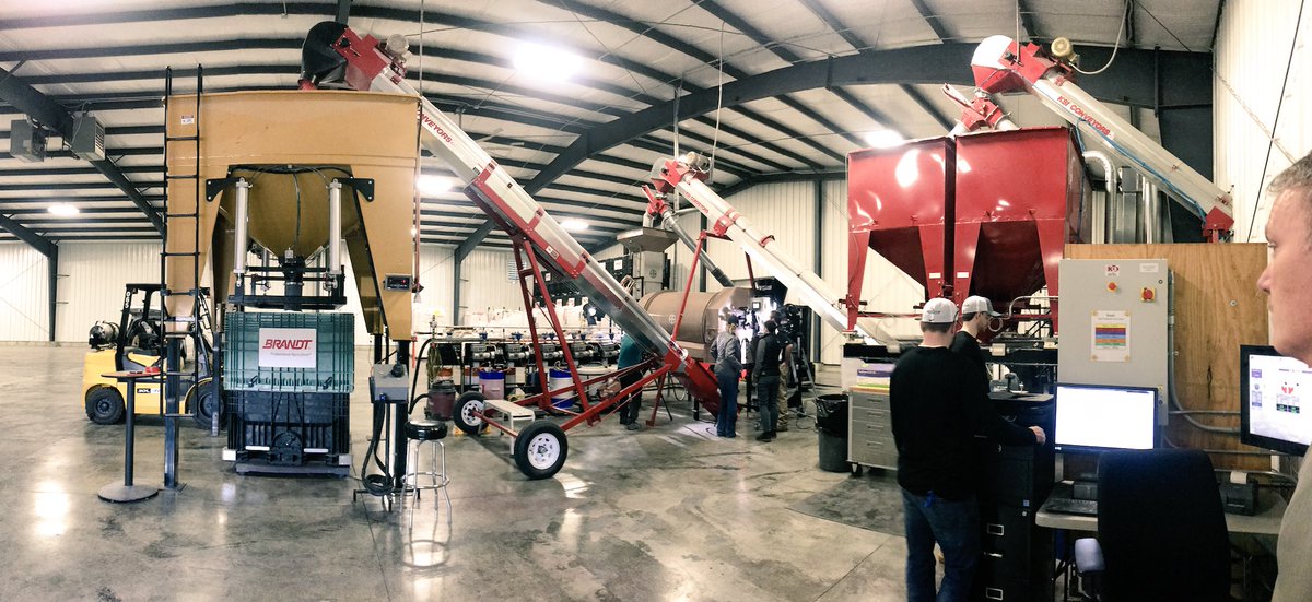 JackiLanglois's tweet photo. Thank you to @BRANDT_co for letting the @MonsantoBioAg team utilize your state of the art facilities and models for a photo shoot. Can’t wait to share the final product! #QuickRoots #Plant18 #Acceleron #SeedAppliedSolutions https://t.co/c0Kr485Wul