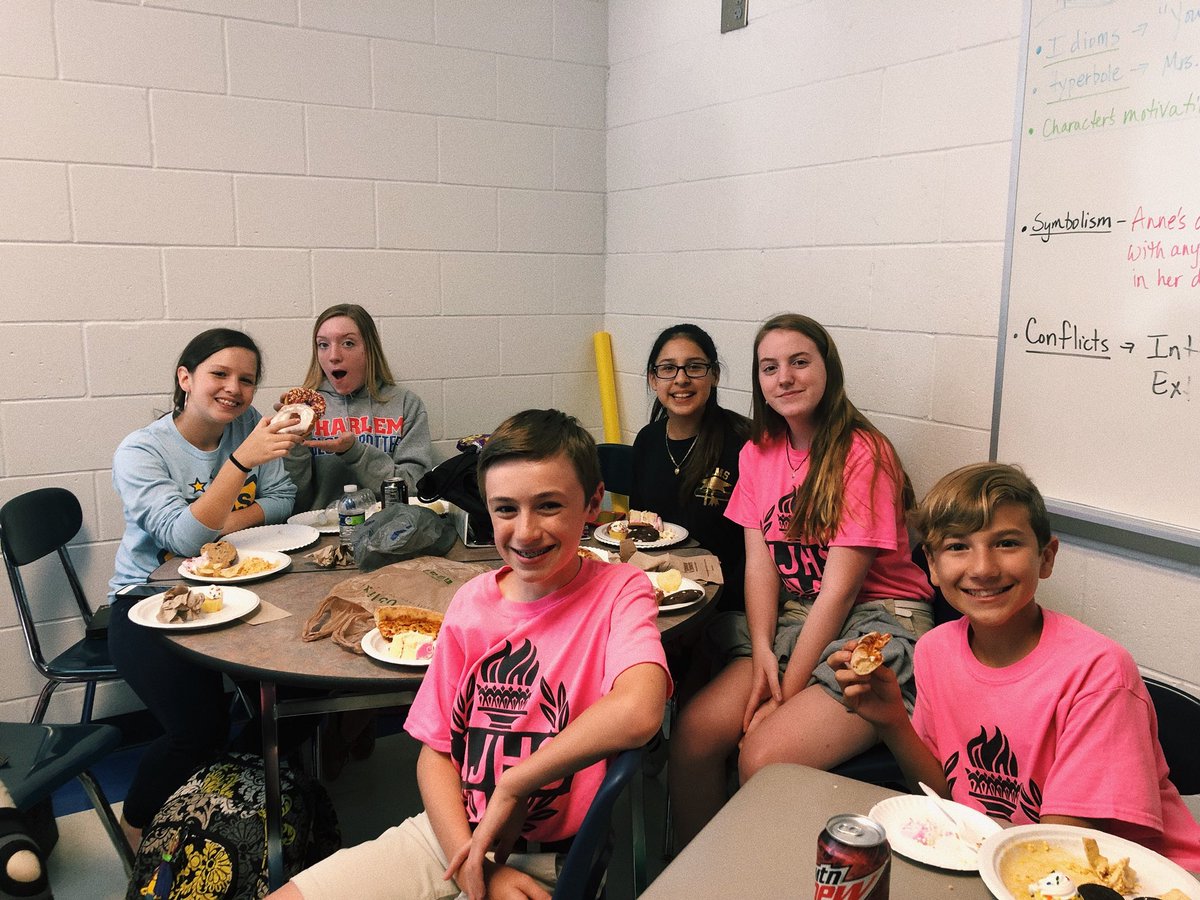 vlms_njhs's tweet photo. Celebrating our last official meeting #EOY party!!! https://t.co/x0nAyCpwAt