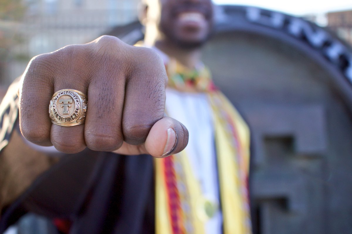 PaulFeyisetan's tweet image. Had to do it again. 

One University.
Two Degrees.
Countless Memories.

#GradSzn #MastersLoading #Phase2