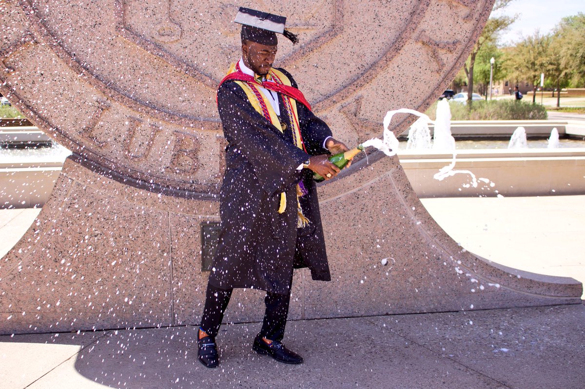 PaulFeyisetan's tweet image. Had to do it again. 

One University.
Two Degrees.
Countless Memories.

#GradSzn #MastersLoading #Phase2