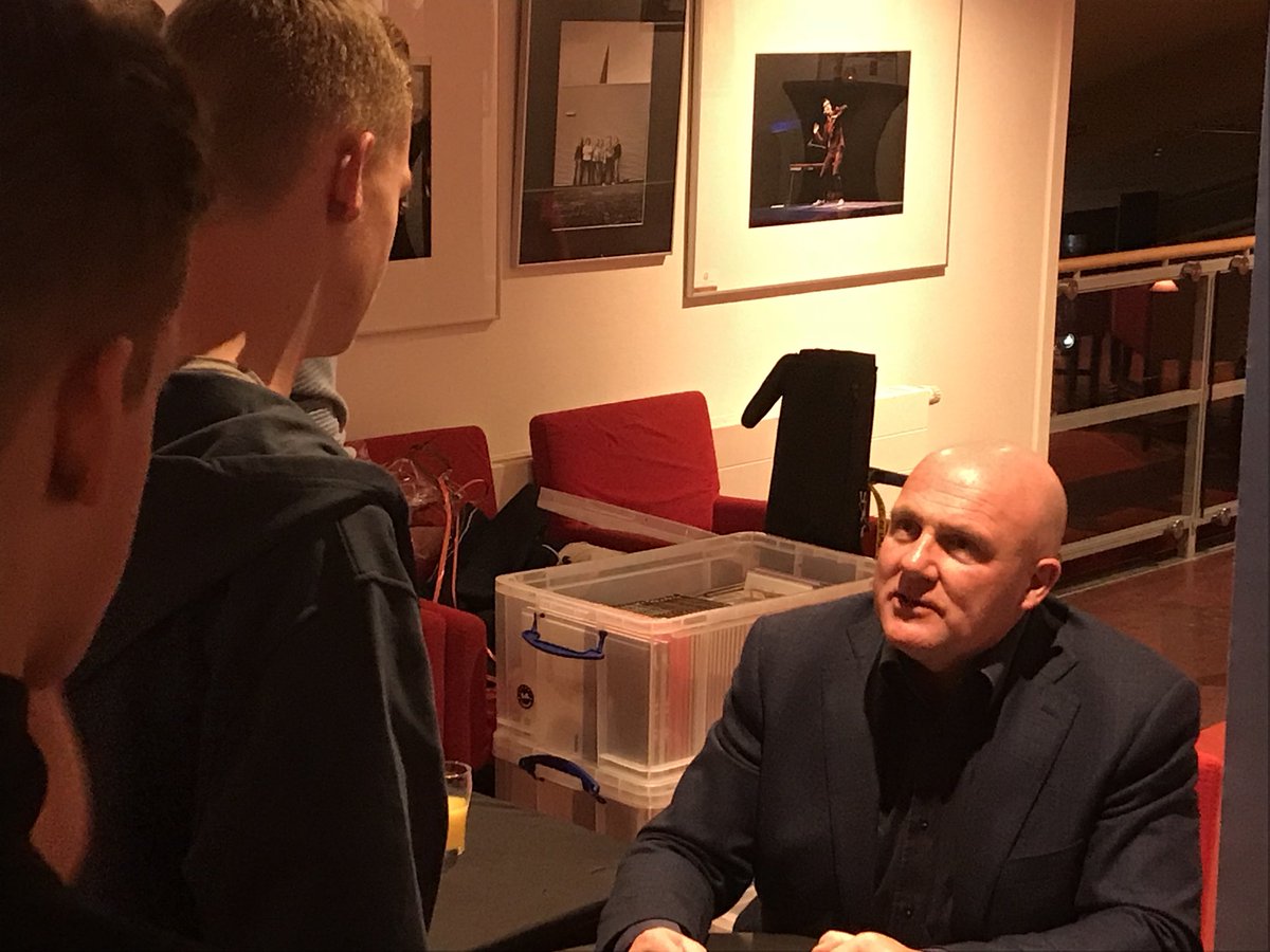DeVoorveghter's tweet photo. Prachtige dag met koninklijke onderschikkingen aan o.a. Edwin Evers. Daarna afgesloten met @astro_andre. Ongelofelijk mooi verhaal wat elke Nederlander zou moeten horen! https://t.co/U3WmSPHra0
