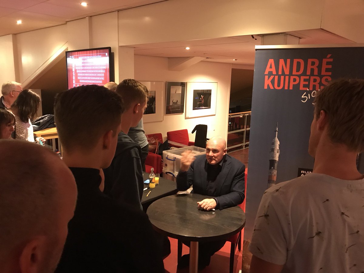 DeVoorveghter's tweet photo. Prachtige dag met koninklijke onderschikkingen aan o.a. Edwin Evers. Daarna afgesloten met @astro_andre. Ongelofelijk mooi verhaal wat elke Nederlander zou moeten horen! https://t.co/U3WmSPHra0