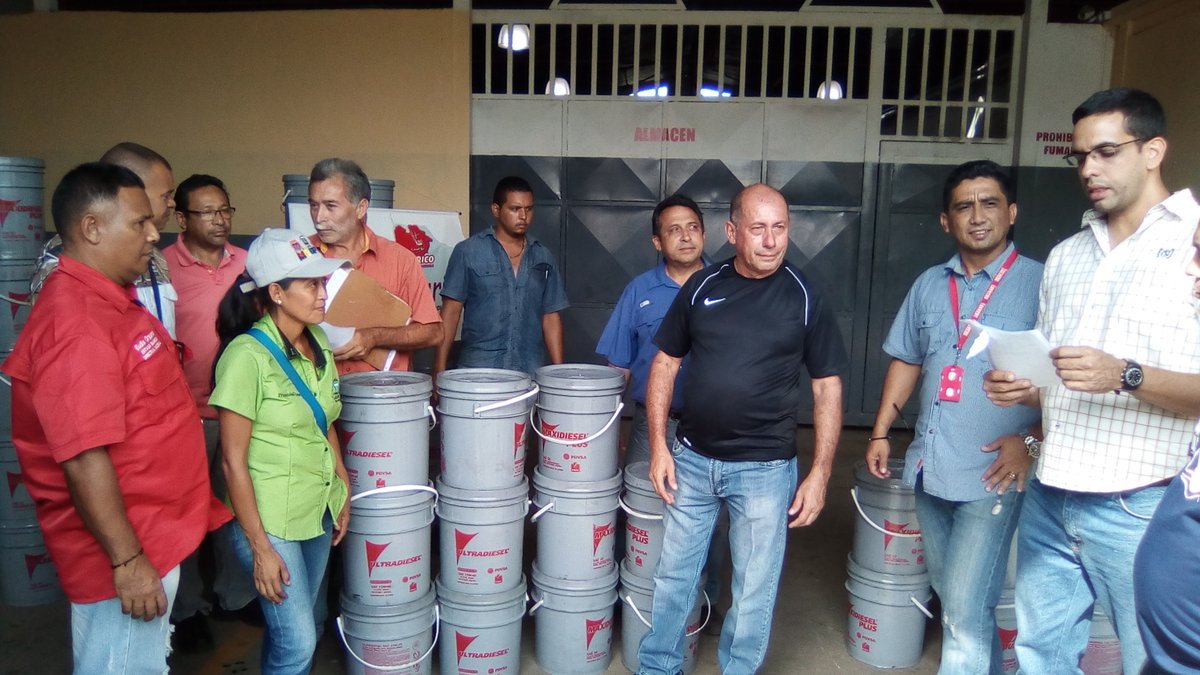 mintransporteve's tweet photo. Atención directa de nuestro Pdte. @NicolasMaduro  a todos los transportistas a nivel nacional #Guarico
__
#MisionTransporteSomosTodos
#GMVV7AnosDeAmor https://t.co/Hi76SWmbAA