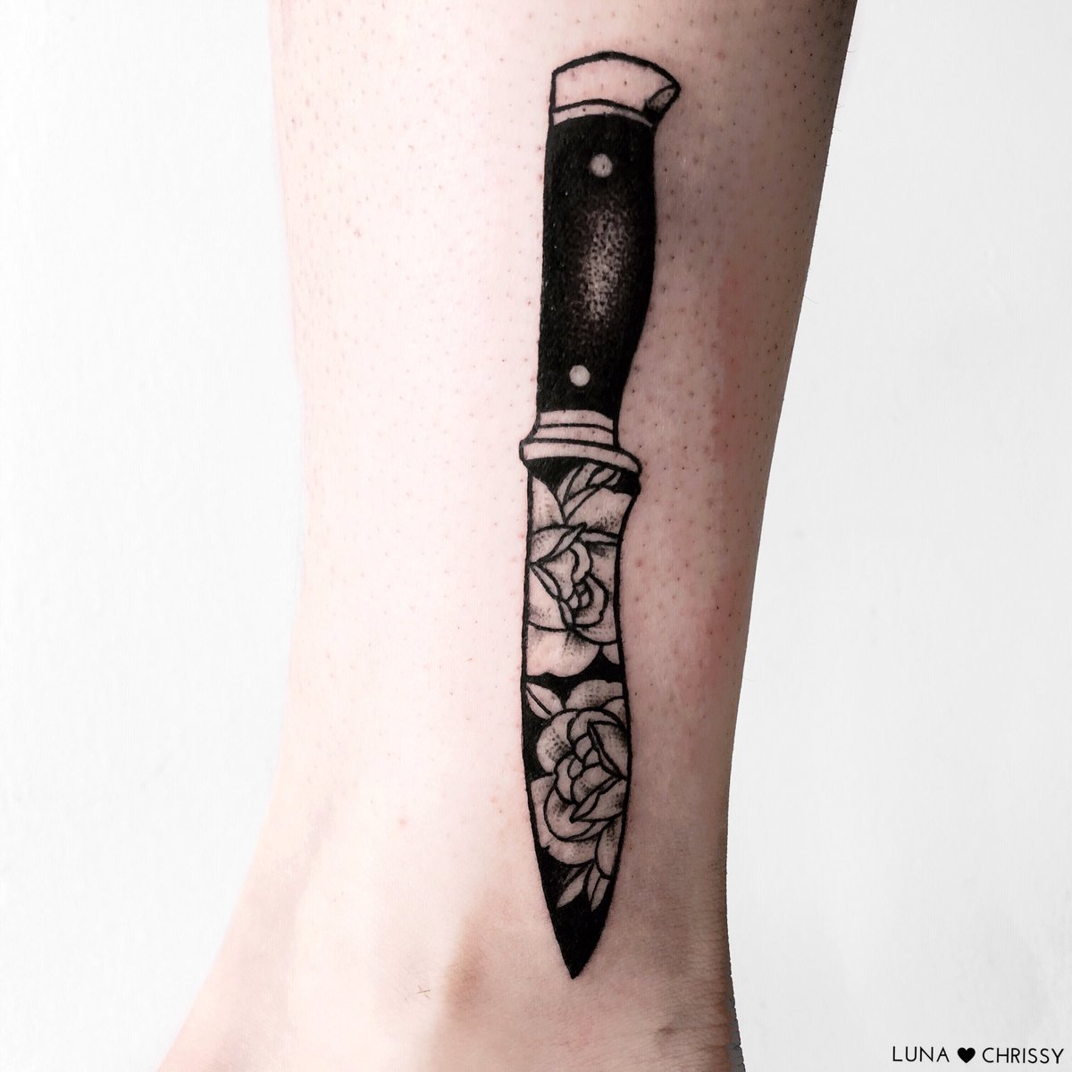 flower tattoo knife