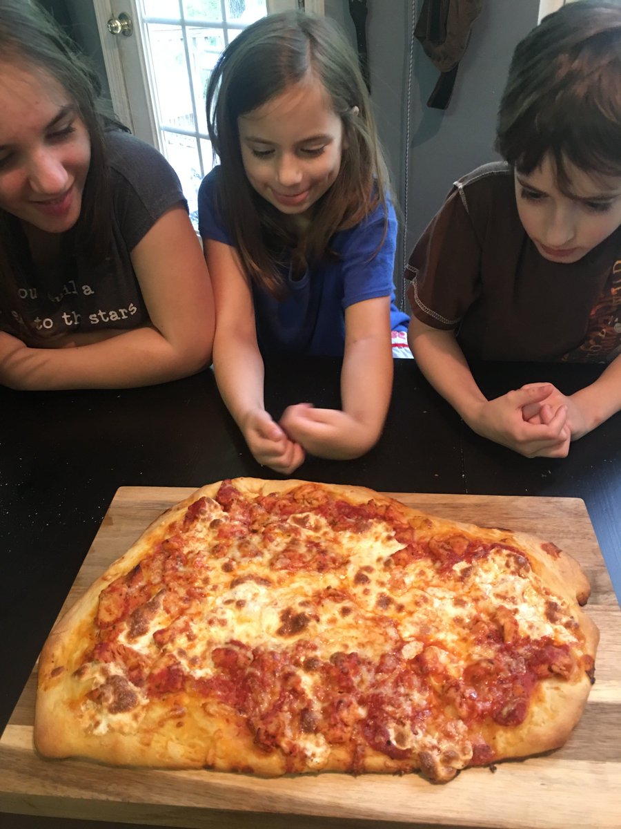 ConcordMacKid's tweet photo. It turned out so delicious. The crust was perfect. They normally just eat plain cheese pizza or pepperoni, but because they made it with fresh chicken and spices they ate it and love it. Made this momma so happy to see them eat fresh and delicious pizza. #freshpizza #kidscooking https://t.co/vR9W5rCkgP