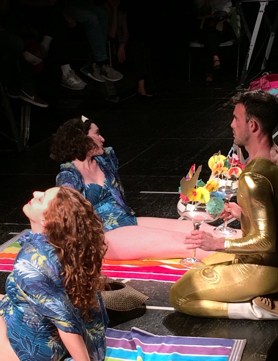 guixp11's tweet photo. #MierdaBonita , esa versión fantástica que ha dirigido  @TinoAntelo en la @ResadMadrid con una  @EstherDelaf, maravillosa. ¡Gustazo de muestras que estamos viendo,
#tuiteatreros ! https://t.co/KPc5o2BtPZ