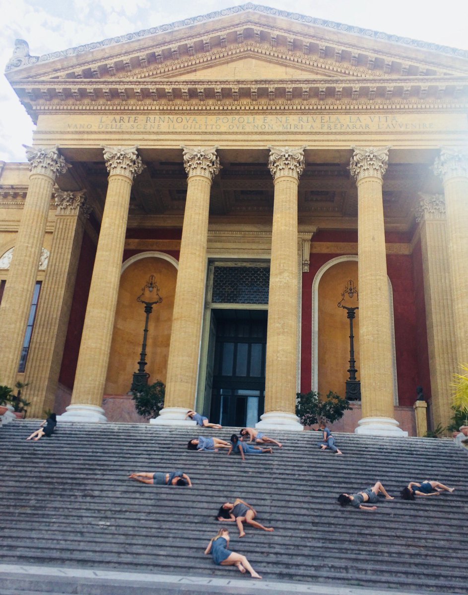 salottopapale's tweet photo. Nello studio del sovrintendente @f_giambrone @teatromassimo a parlare di corpo di ballo e di politiche culturali, tra bronzi liberty e icone liriche stampate 3D #DFBtelling https://t.co/d2seVpXLE1