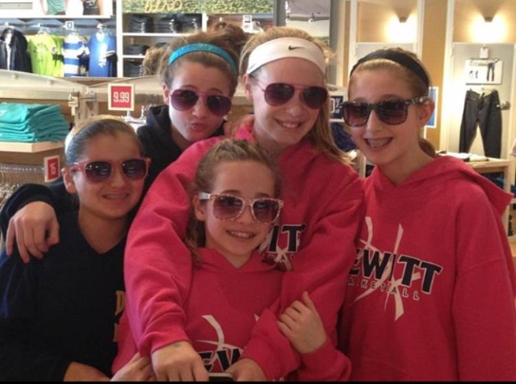 sydneymills_'s tweet photo. Happy birthday Shakes!! Hope you’ve had the best 17th!! Enjoy these old pics @shelbysimss 💓🎈 https://t.co/EcuMGyPune