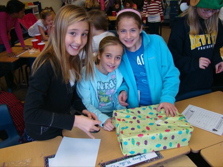 sydneymills_'s tweet photo. Happy birthday Shakes!! Hope you’ve had the best 17th!! Enjoy these old pics @shelbysimss 💓🎈 https://t.co/EcuMGyPune