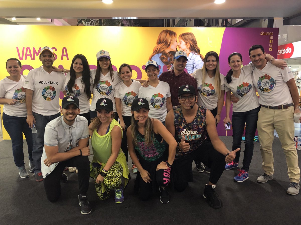 ciclo_siete's tweet photo. Estamos listos desde @mayorcamegaplaz para la Master Class de #Zumba. Así vivimos el día de Estilos de Vida Saludable en #CicloSiete https://t.co/Py7M61gwA5