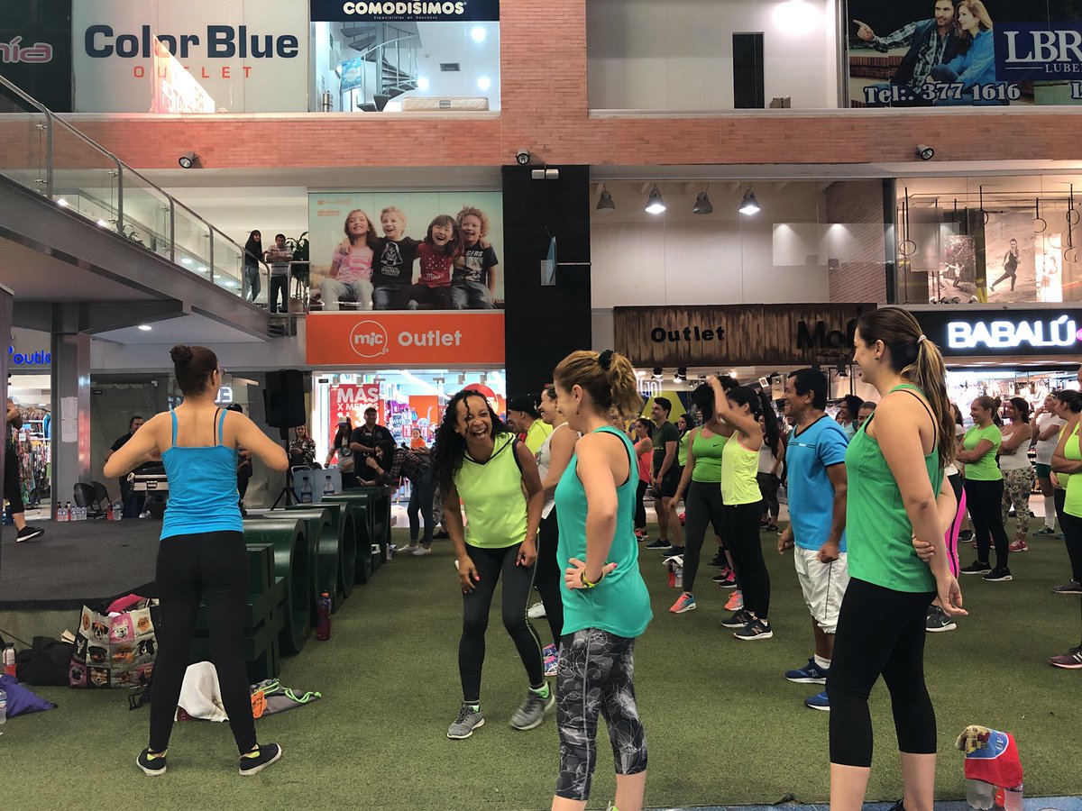 ciclo_siete's tweet photo. Estamos listos desde @mayorcamegaplaz para la Master Class de #Zumba. Así vivimos el día de Estilos de Vida Saludable en #CicloSiete https://t.co/Py7M61gwA5