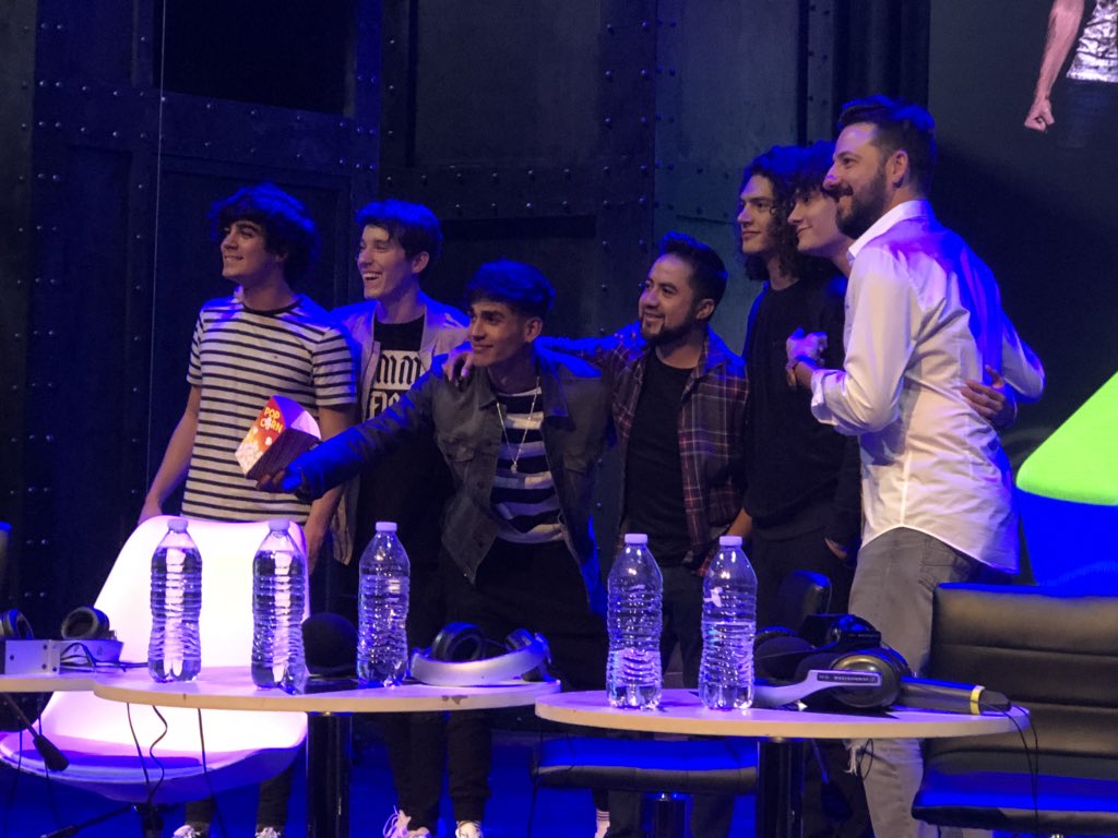 JPHN98's tweet image. Me encanto conocerlos!! Son súper buena onda y excelentes artistas!! 👏@soyalannavarro @JosDice @soyalonsovillal @bryanmouque @freddyleyva @CD9 #ThrowbackThrusday #coderboy #cd9