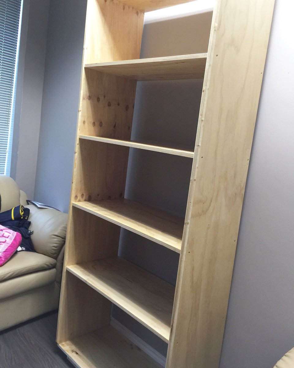 Surisdesign's tweet photo. Just delivered a couple of shelves for Gigg express inc. A quick commission work. 
#industrialdesign #logistic #commission #woodworking #shelfie #design #office #projects #surisdesign https://t.co/FJPpkv8Jow