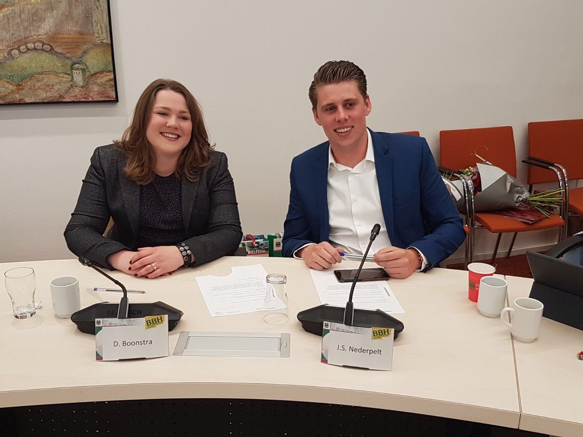 Trots op onze twee nieuwe jonge raadsleden Dieuwertje Boonstra en Jeroen Nederpelt. Zij nemen de plaats in van Anne de Jong en Jan van Rijn die tot het college zijn toegetreden.