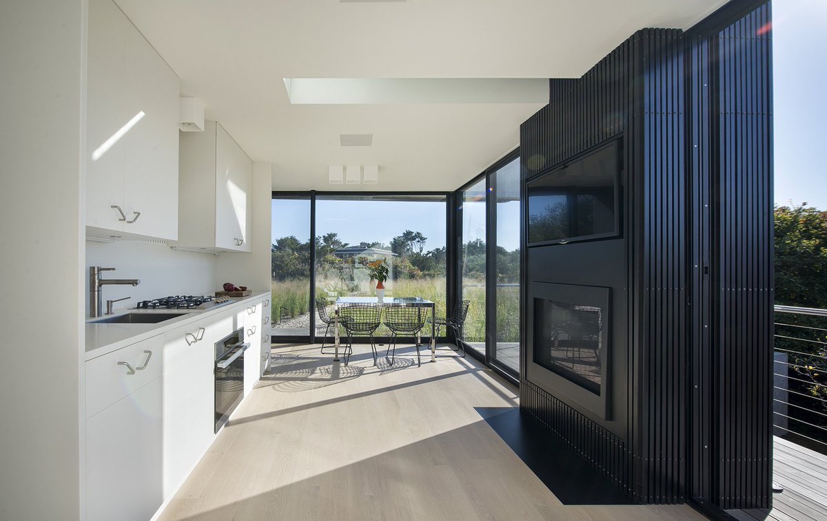telemarkinc's tweet photo. || OUR PORTFOLIO OF WORK || 
Small-living at its finest. What more could you ask for than a modern home like this with easy beach access? 
.
.
.
#Modern #ModernDesign #LuxuryHomes #Luxury #PropertyServices #ServiceAndMaintenance #TheHamptons #Hamptons #Telemark #TelemarkInc https://t.co/UtUGF87uJC