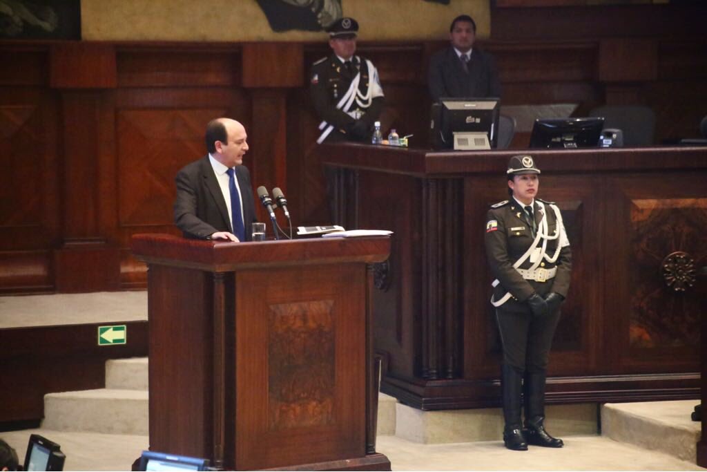 revistaPlanV's tweet photo. #JuicioPolítico | Según #BacaM operan en la zona nueve estructuras criminales que custodian 67 mil hectáreas de hoja de coca. https://t.co/VsL17kKeQX