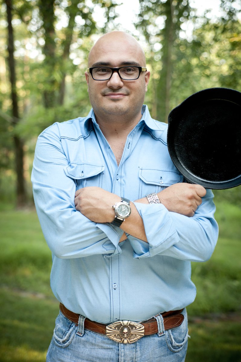 DenisseGarquin's tweet photo. Well known in the foodie industry as the meat-loving host of the Food Network’s show Meat and Potatoes, @rahmFama is a master in the kitchen and Celebrity Chef in #CuisineoftheSun Los Cabos @VillaGroup Bio: https://t.co/12GUDDM93p https://t.co/v5ljx4pgWN