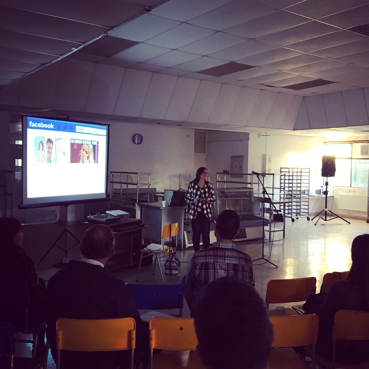 opdvinadelmar's tweet photo. Taller Apoderados En Red en el Colegio Capellán Pascal #usoresponsablederedes #opdviñadelmar #viñadelmar #promociondederechos #derechosdelosniñosylasniñas https://t.co/vZpD0FXCMP