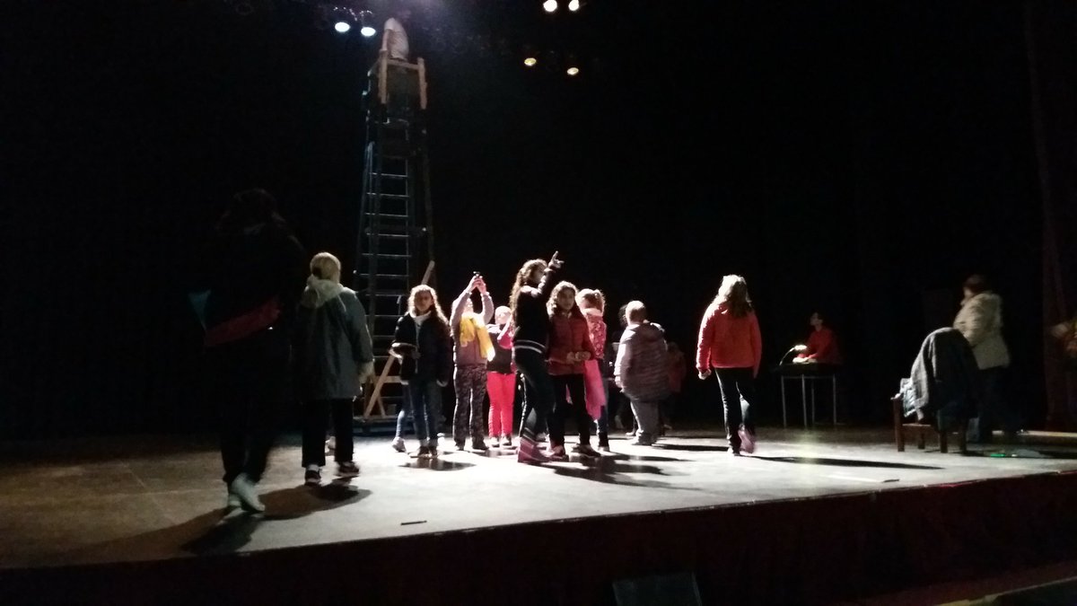 AnotadorCULTURA's tweet photo. Un Paseo didáctico y reconocer a quienes trabajan el escenario de un #iconocultural @auditoriumrs #MardelPlata #MuseumWeek #professionMW https://t.co/3mCIdeTMox
