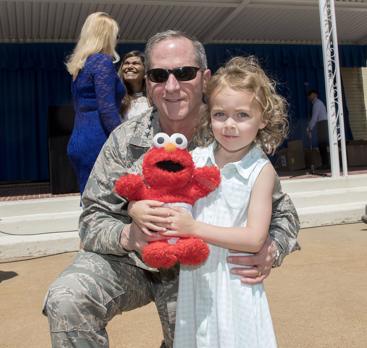GenDaveGoldfein's tweet photo. Elmo, Abby &amp; Alan from @sesamestreet performed today for #MilKids &amp; families in honor of #TakeYourKidToWorkDay &amp; the #MonthoftheMilitaryChild. 

Dawn &amp; I were honored help thank our military kids for the many ways they serve. https://t.co/ckyPt5mQyR