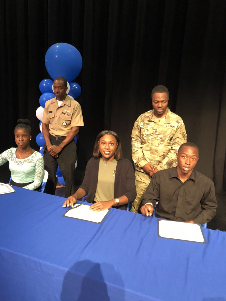 Congratulations to all of our students (97%) who signed their college, military or career pledge today! #PahokeePride @GladesRegion @pbcsd @HowardHepburn @SuptFennoy @561Sdpbc @CarleneMillen