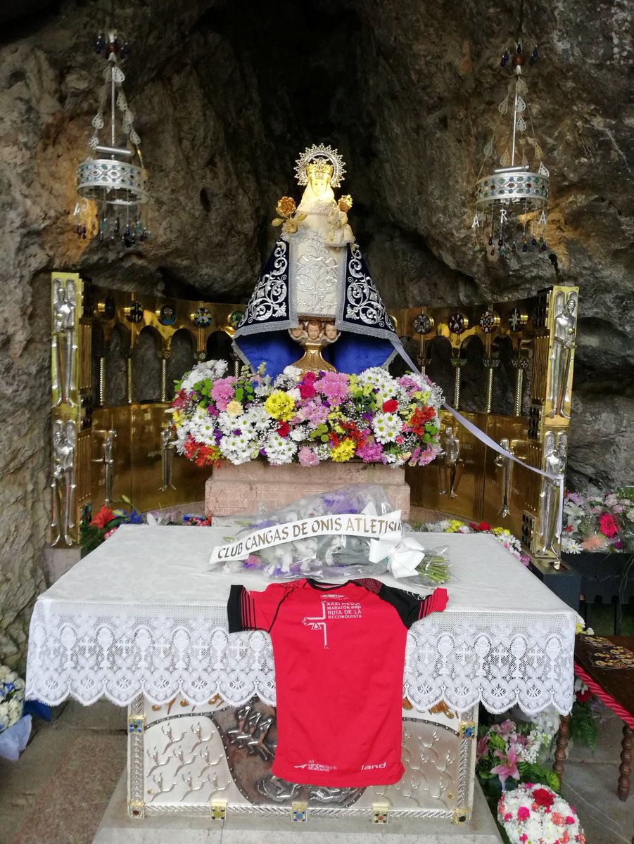 Sin duda hoy una gran presentación de la XXXI Media Maratón Ruta de la Reconquista acabando con la ofrenda floral a la Virgen de Covadonga. <a href="/RutaReconquista/">1/2 Maratón Asturias</a>